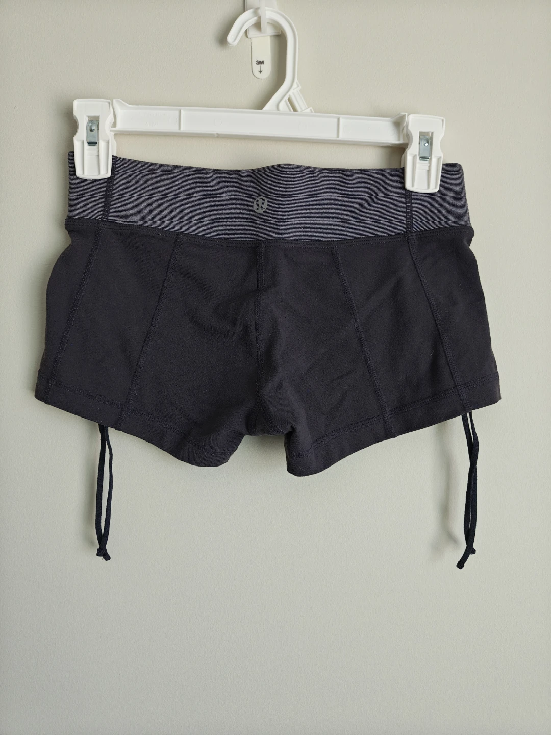 Lululemon Shorts Size 4 - photo 2