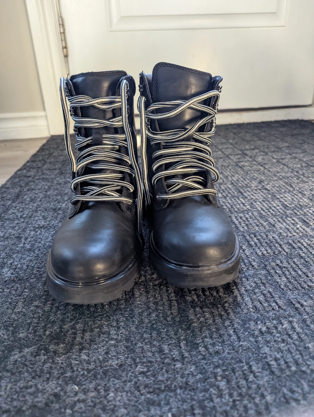Black Sorel Lace-Up Winter Boots - photo 2