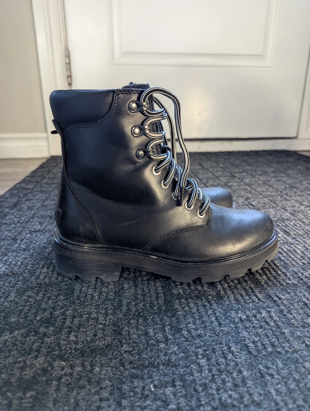 Black Sorel Lace-Up Winter Boots - photo 4