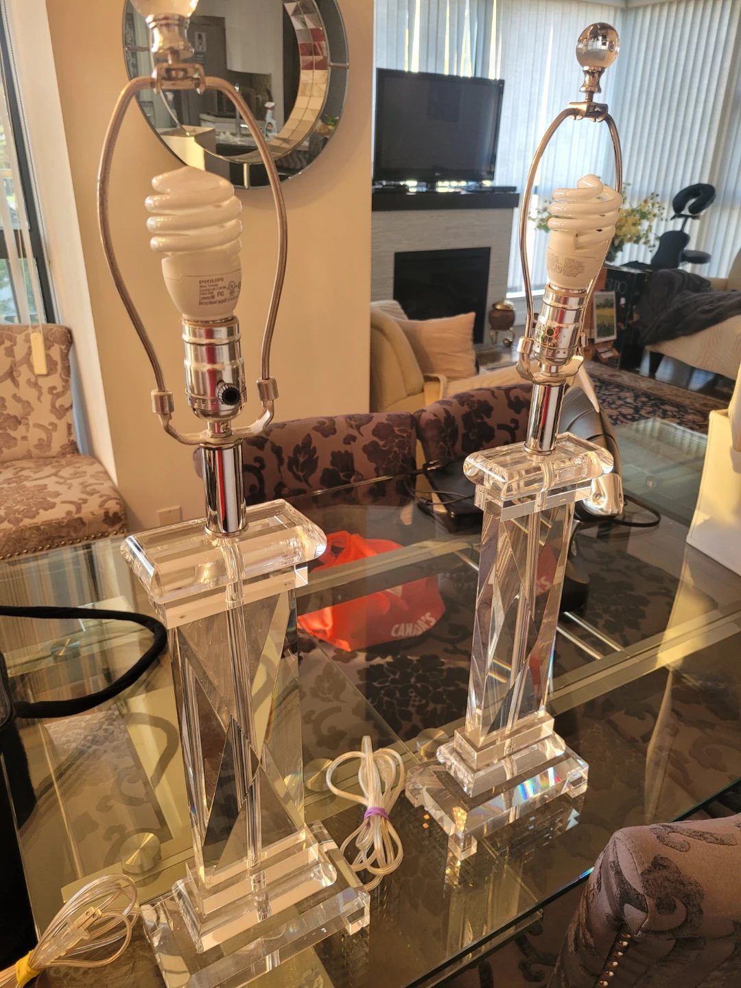 PAIR OF GORGIOUS AND CLASSY GLASS TABLE LAMPS - photo 4