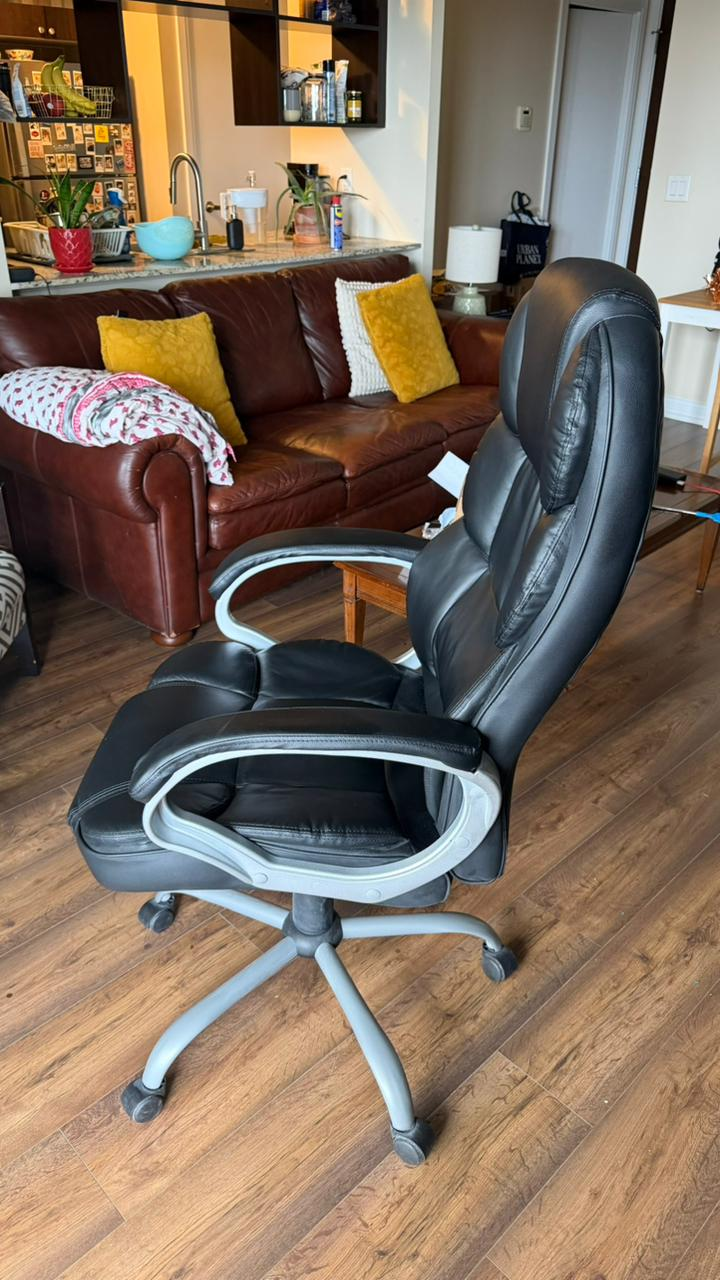 Black Executive Office Chair - photo 2