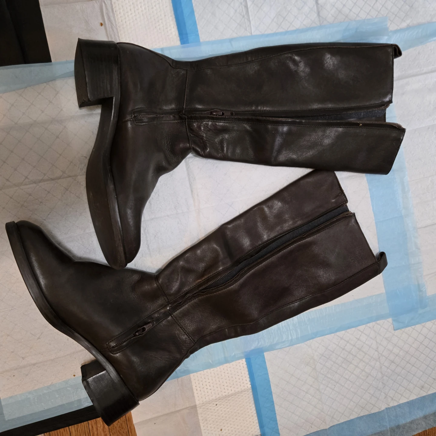 * FREE * Dark Brown Leather Knee-High Boots SIZE 6 1/2 - photo 4