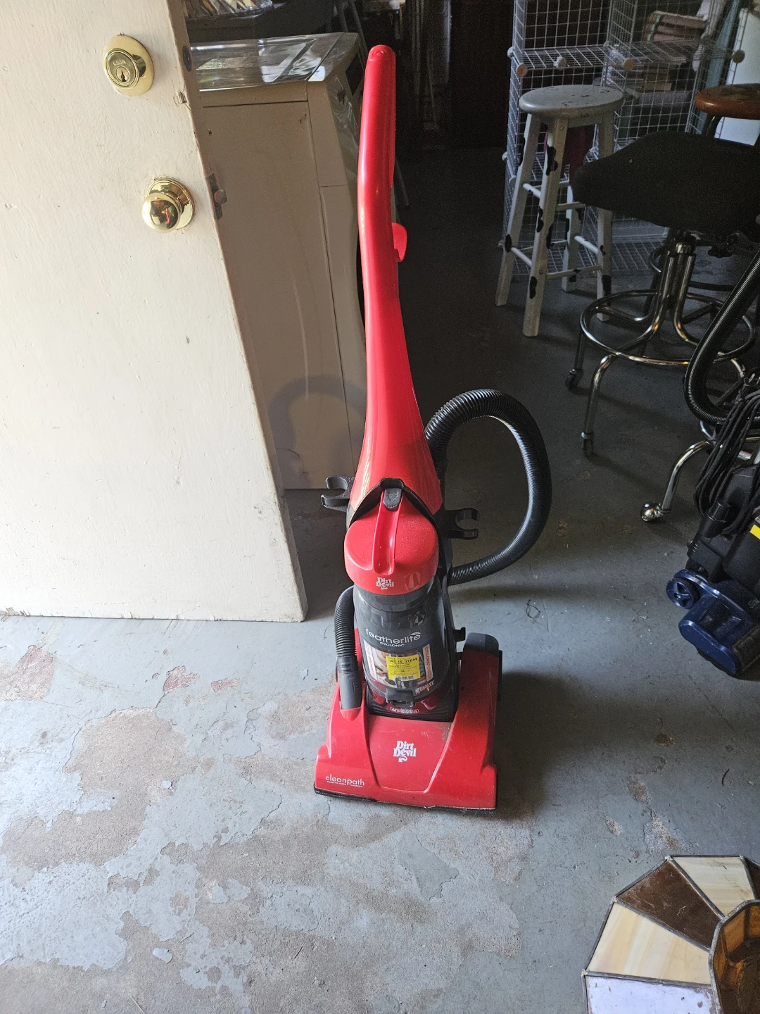 Dirt Devil Featherlite Cyclonic Vacuum Cleaner - photo 2