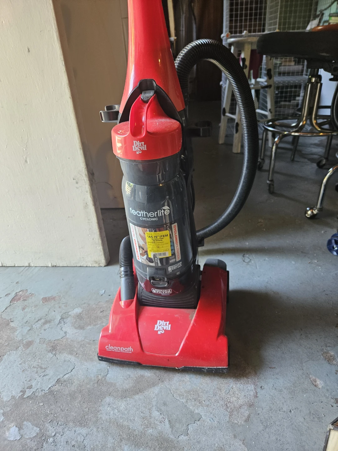 Dirt Devil Featherlite Cyclonic Vacuum Cleaner - photo 3
