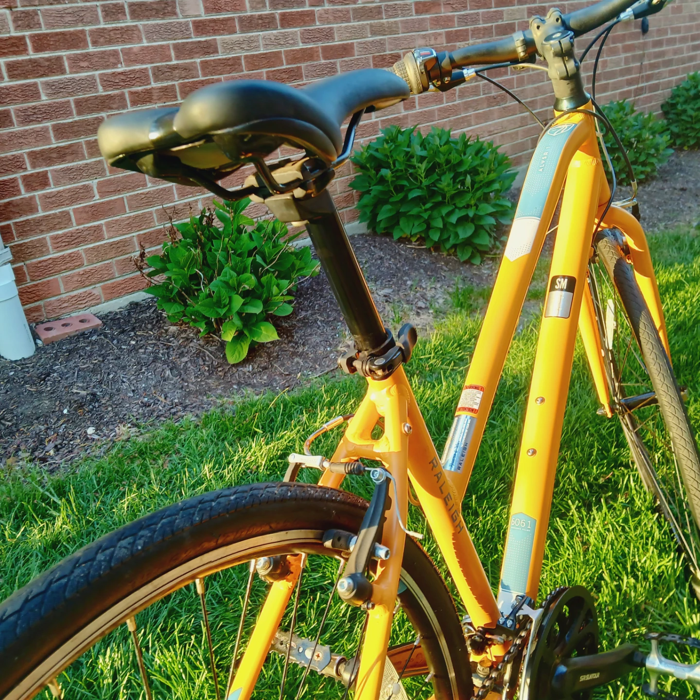 Raleigh Hybrid Bike - Orange - Size SM - photo 3