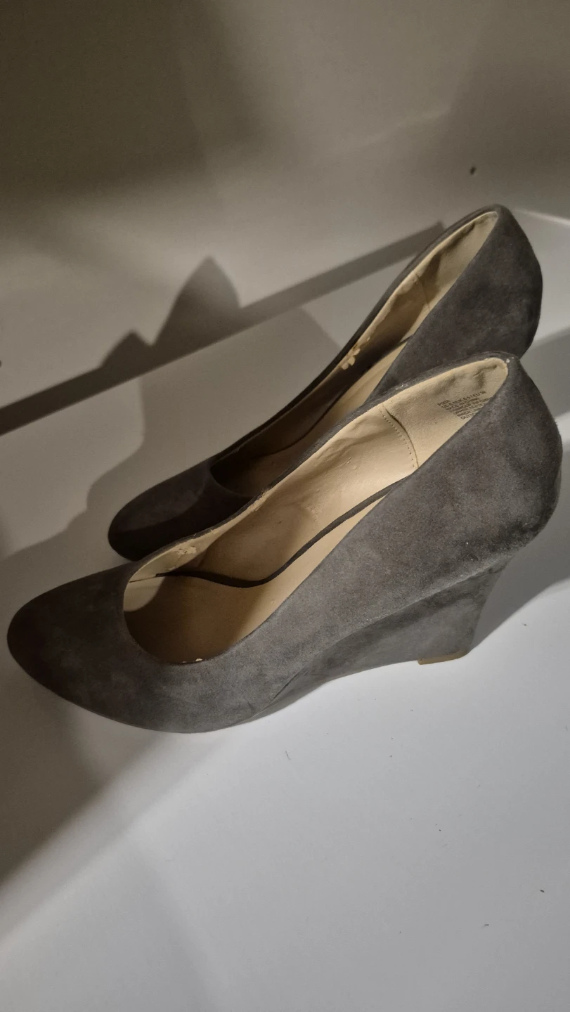 Grey Suede Wedge Heels - photo 2
