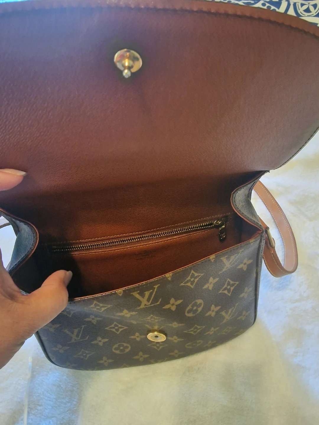 Louis Vuitton Saint Cloud Shoulder Bag Monogram Canvas - photo 3