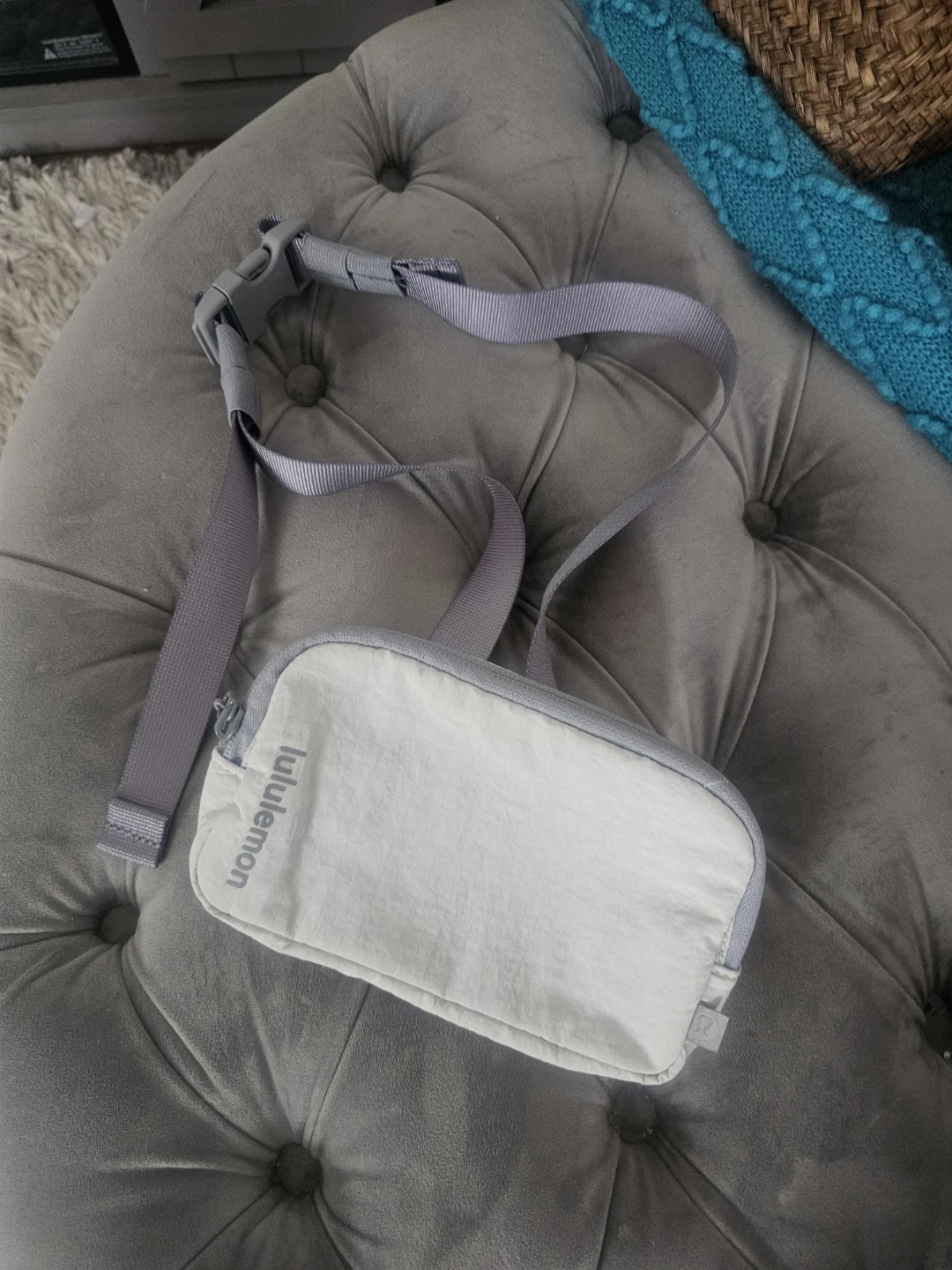 Lululemon Everywhere Belt Bag - Light Grey