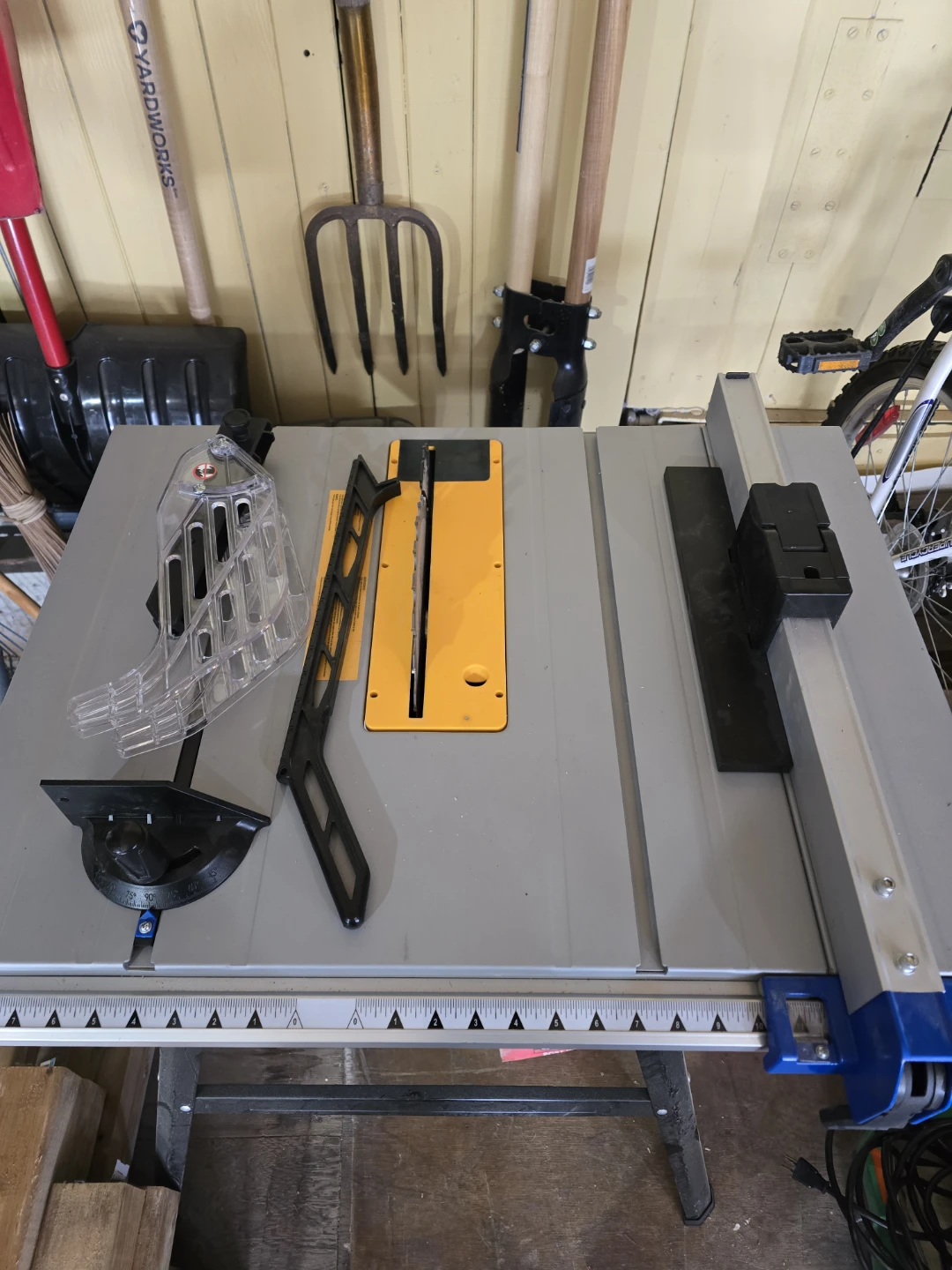 Mastercraft 15Amp 10-in Table Saw with Stand - photo 5