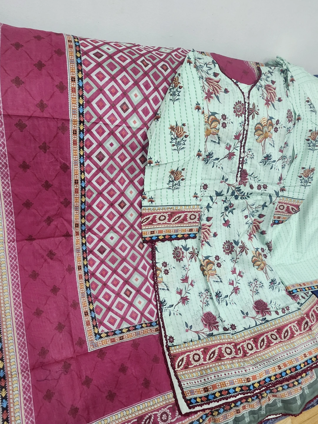 Light green Floral Print Kurti with Pink Dupatta - photo 2
