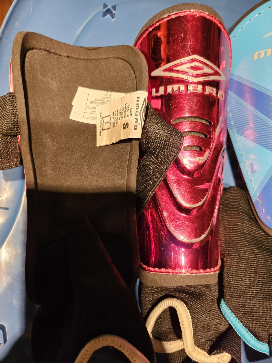 Umbro and Matrix Shin Guards - Size S & M and 12/17 - photo 2