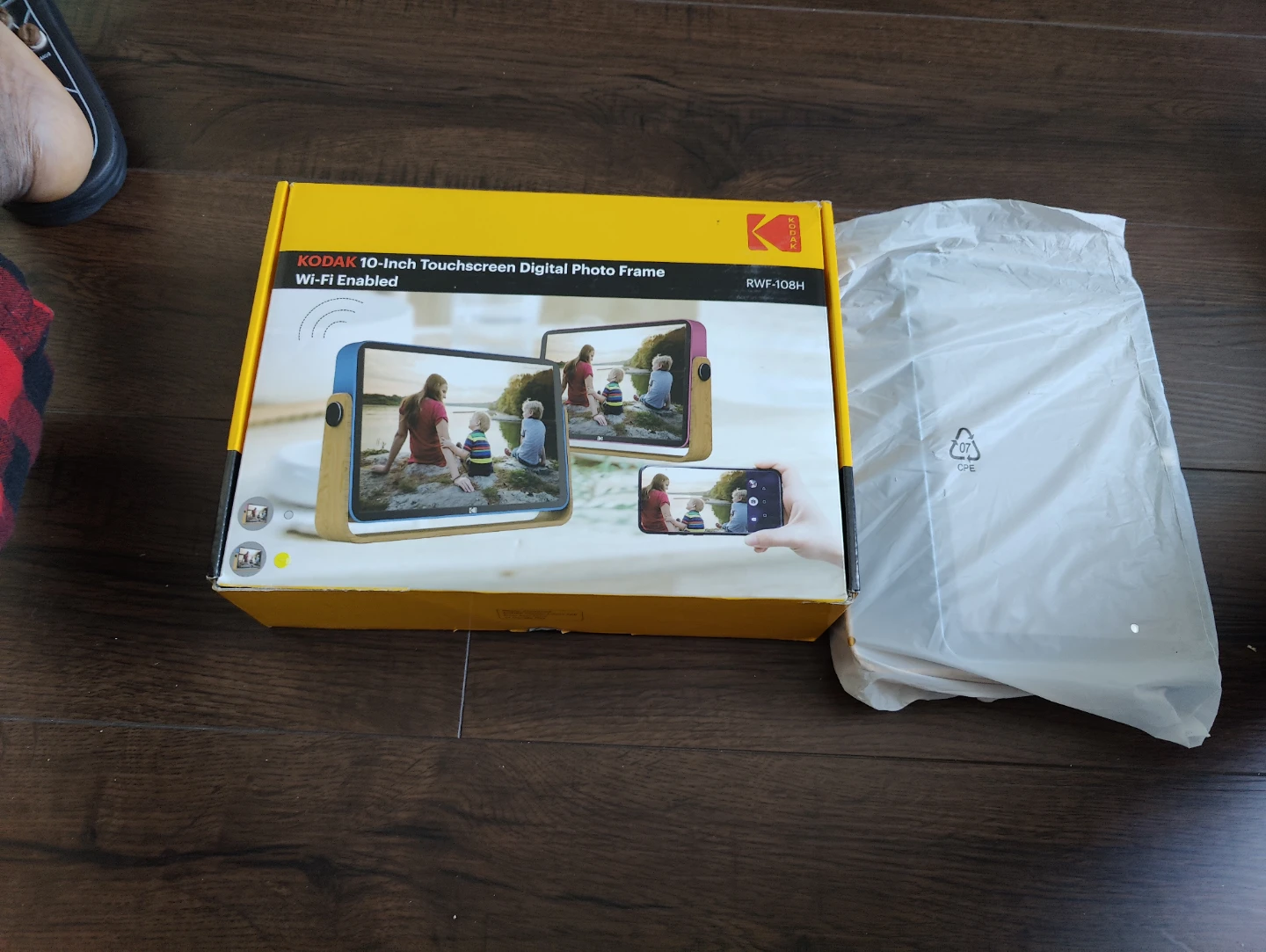 Kodak 10-Inch Touchscreen Digital Photo Frame - RWF-10BH - photo 2