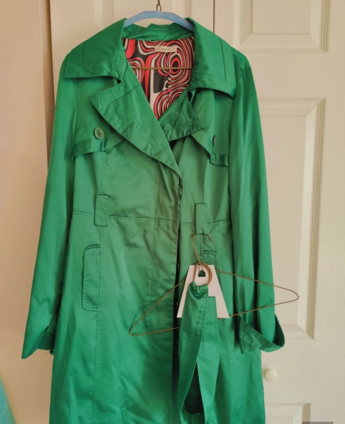 Lulumari Green Trench Coat with Bold Printing Lining