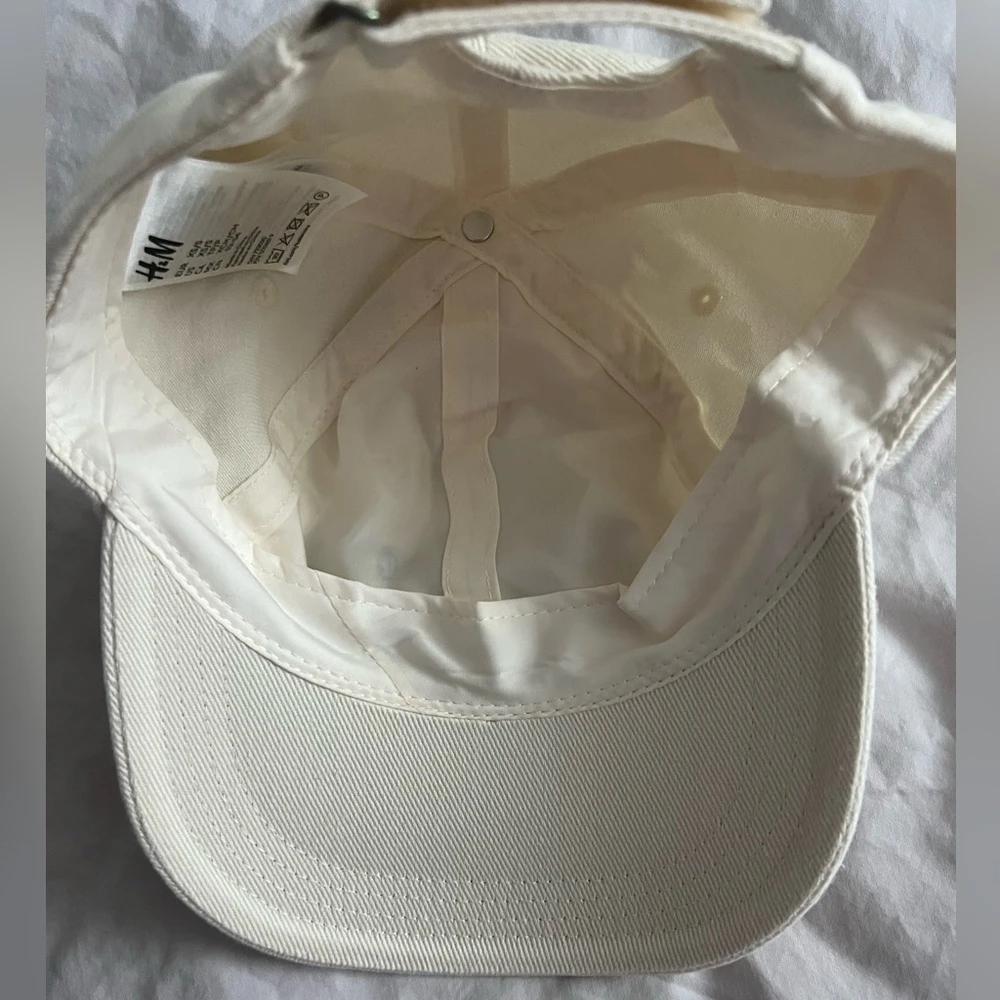 H&M Cream Baseball Cap with Embroidered Logo - photo 4