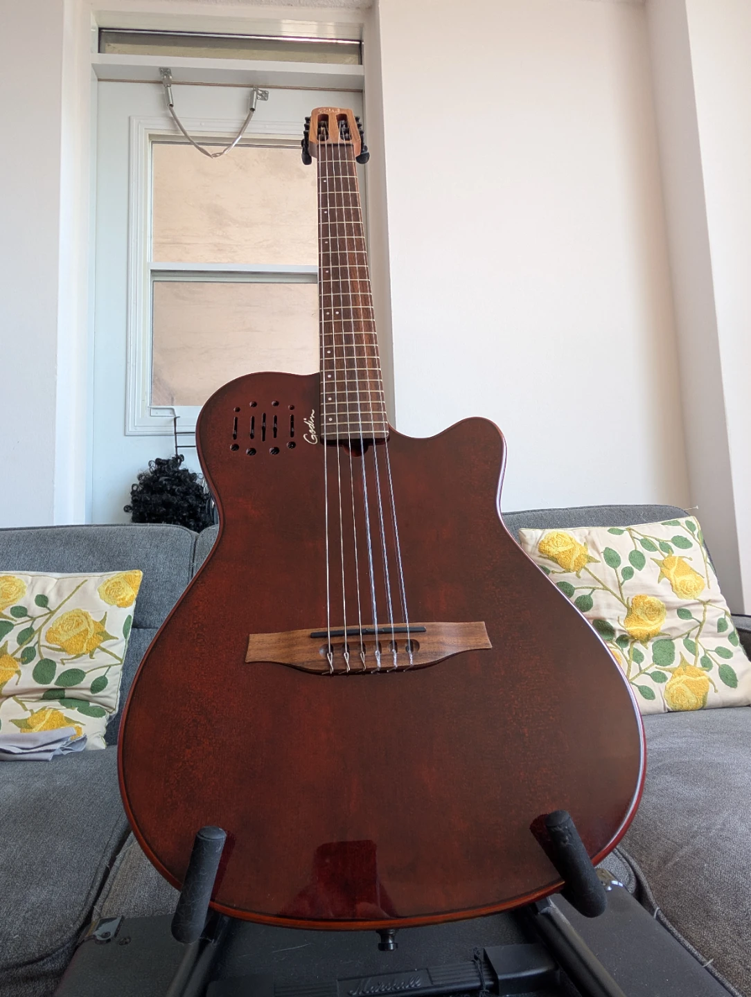 Godin Multiac Mundial Kan  Guitar