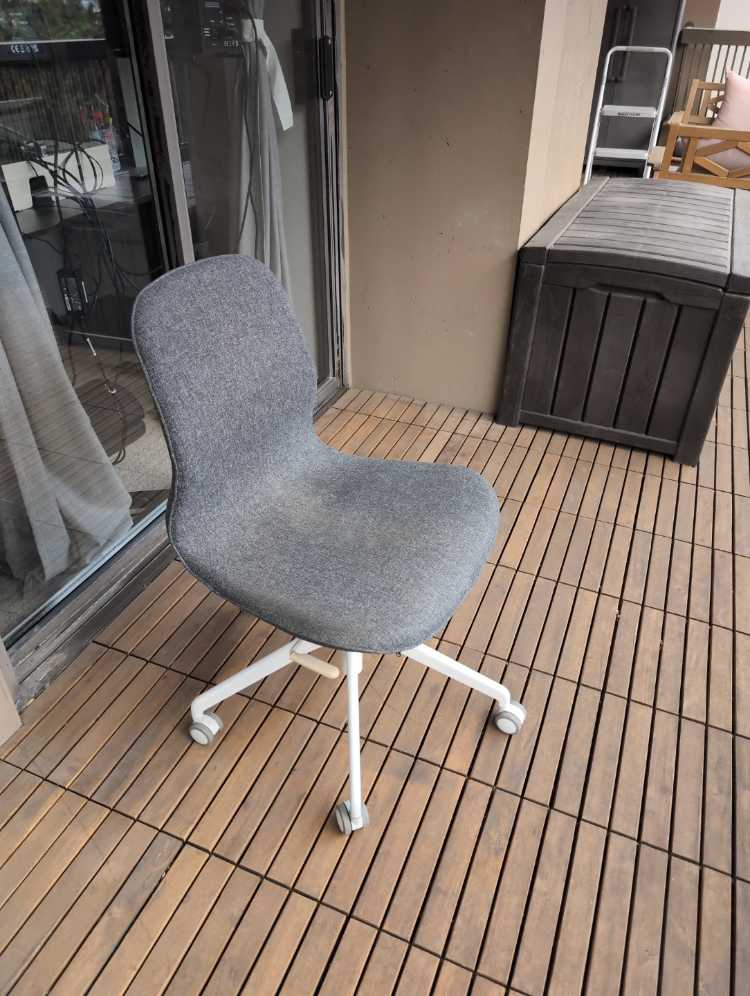 Grey Office Chair with White Base (Ikea) - photo 2