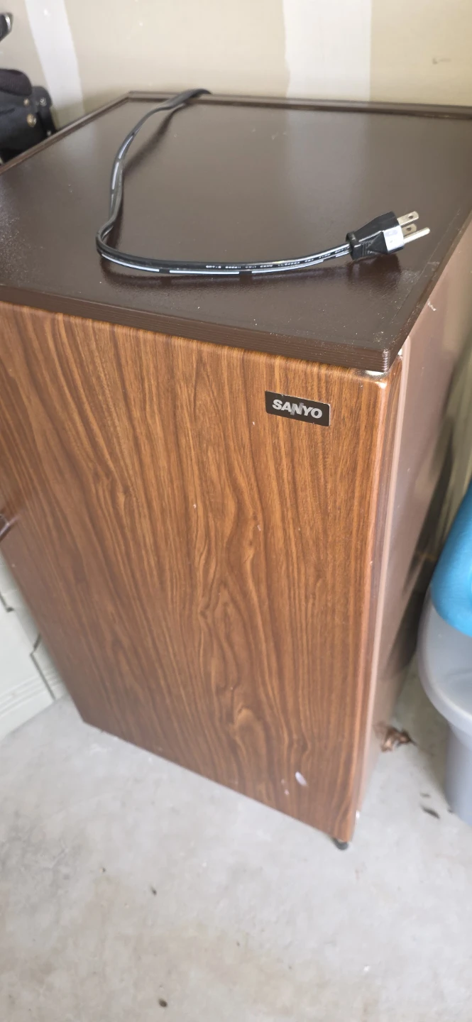 Sanyo Mini Fridge