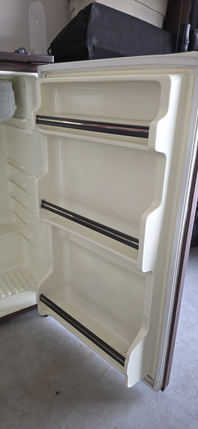 Sanyo Mini Fridge - photo 3