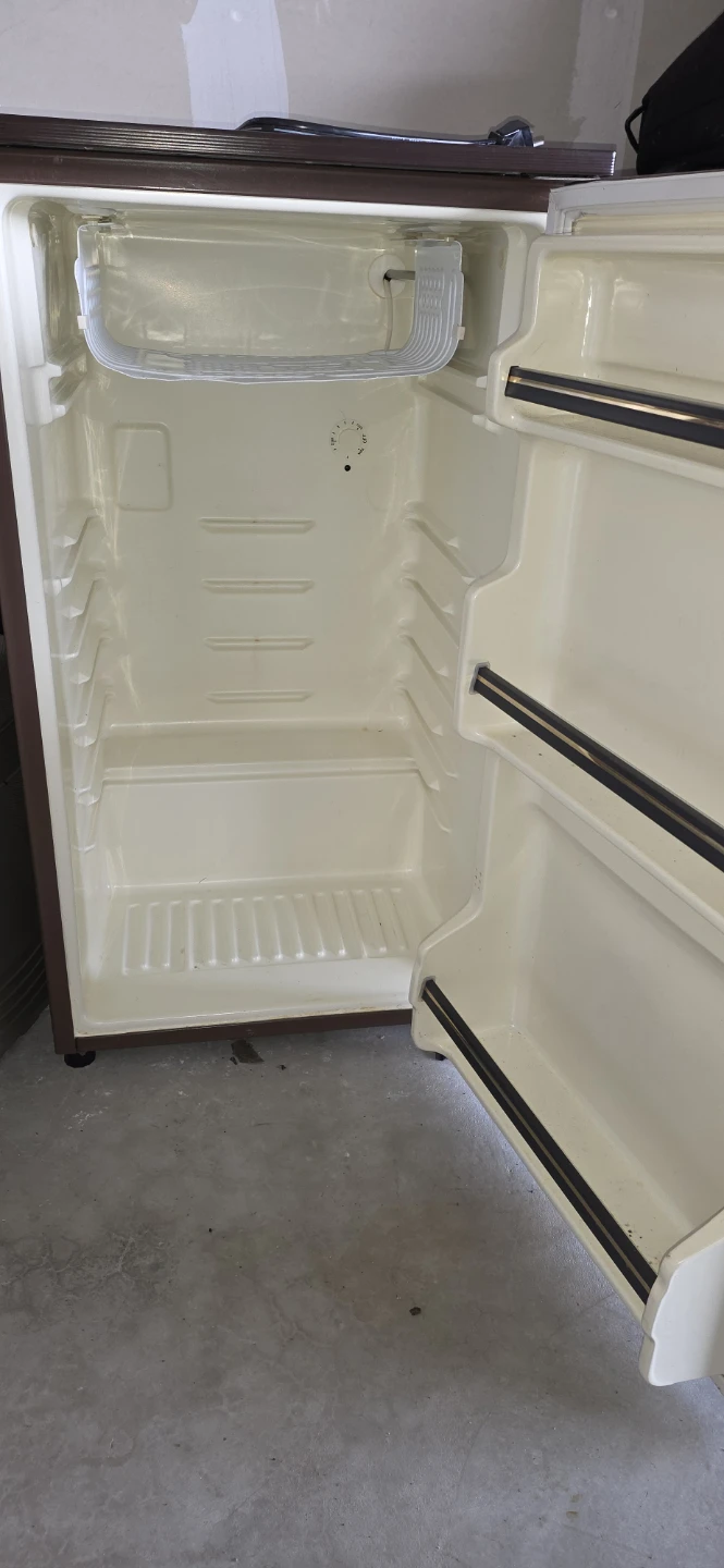 Sanyo Mini Fridge - photo 4