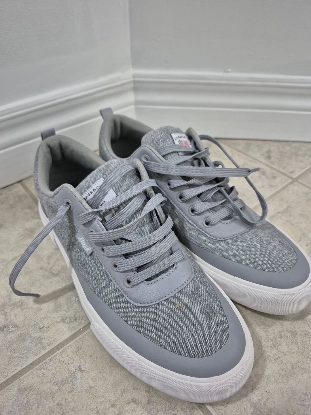 Men's shoes. Bass & Co. Grey Textile Lace-Up Sneakers