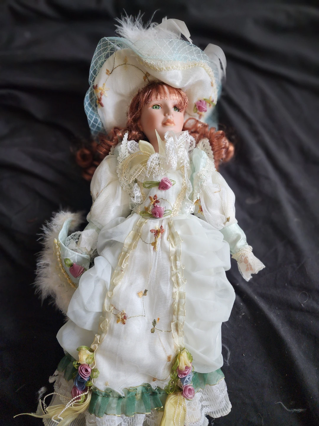 Vintage-Inspired Porcelain Doll – Elegant Lace Beauty - photo 2