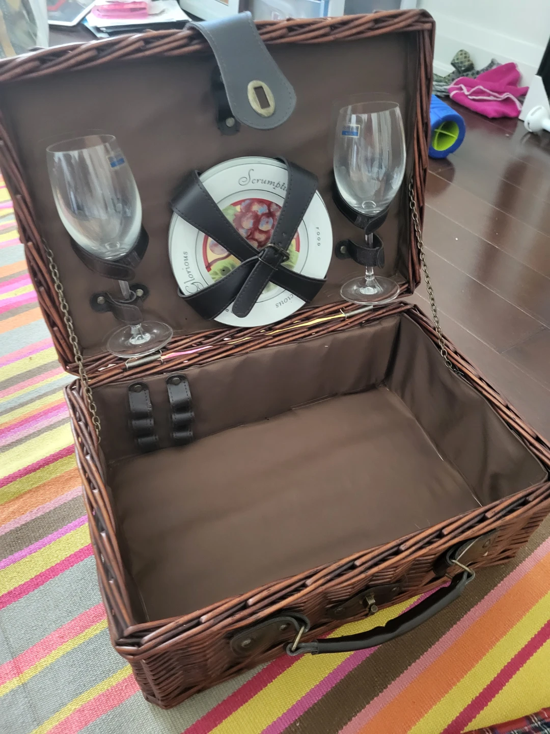 Wicker Picnic Basket with 2 Wine Glasses and Plates