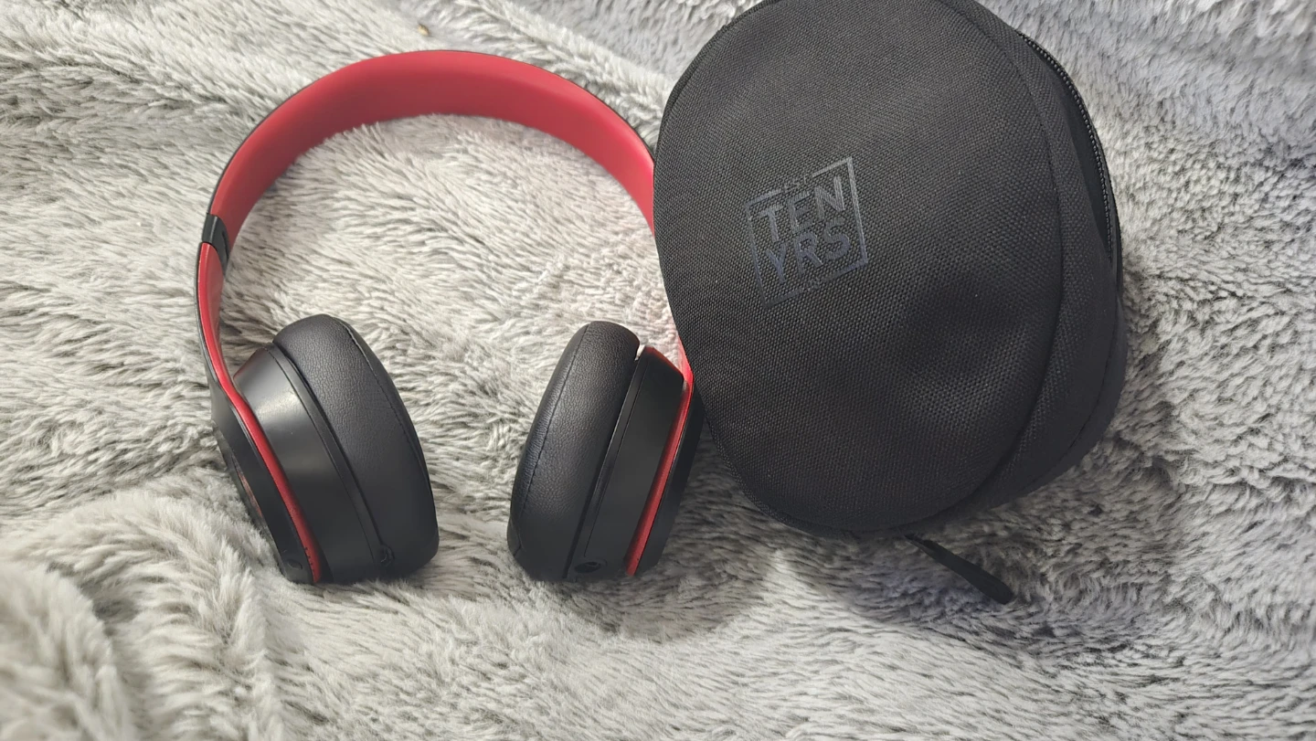 Beats Solo3 dr dreWireless Headphones - Red/Black - photo 3