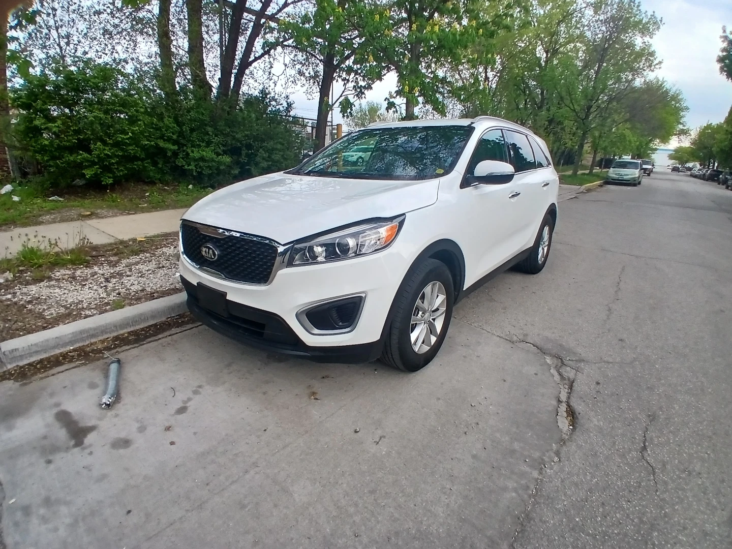 White Kia Sorento SUV