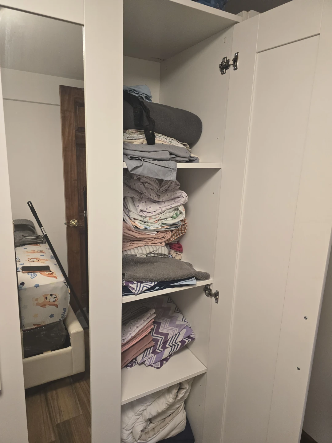 White 3-Door Wardrobe with Mirror - photo 3