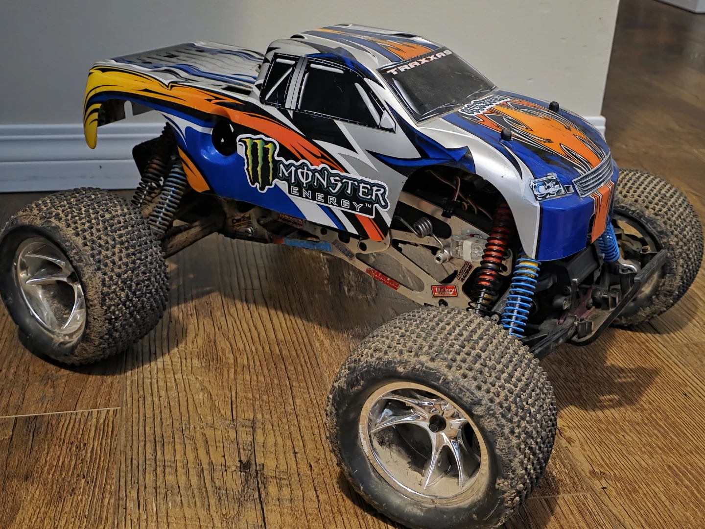 Savage ss 25 1/8scale Truck - photo 4