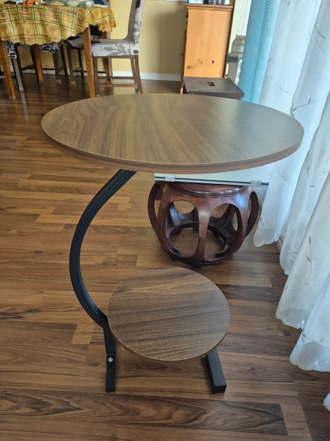 Round C-Shaped Side Table - Brown Marble Pattern - photo 3