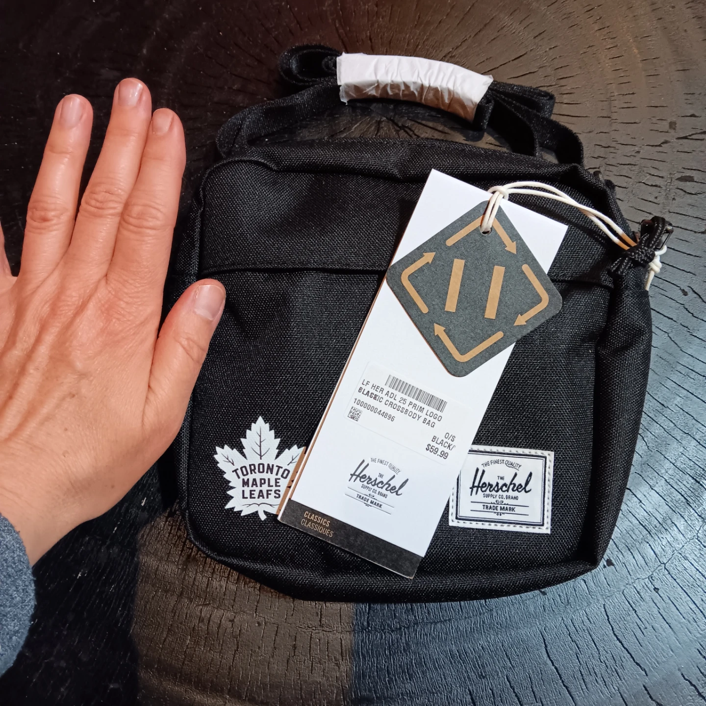 Herschel Classic Crossbody Bag Toronto Maple Leafs Edition - photo 2