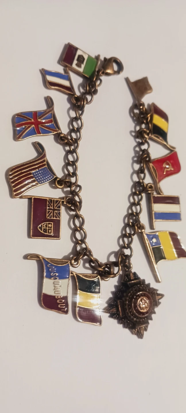Gorgeous Vintage International Flags Enamel Charms Bracelet - photo 2