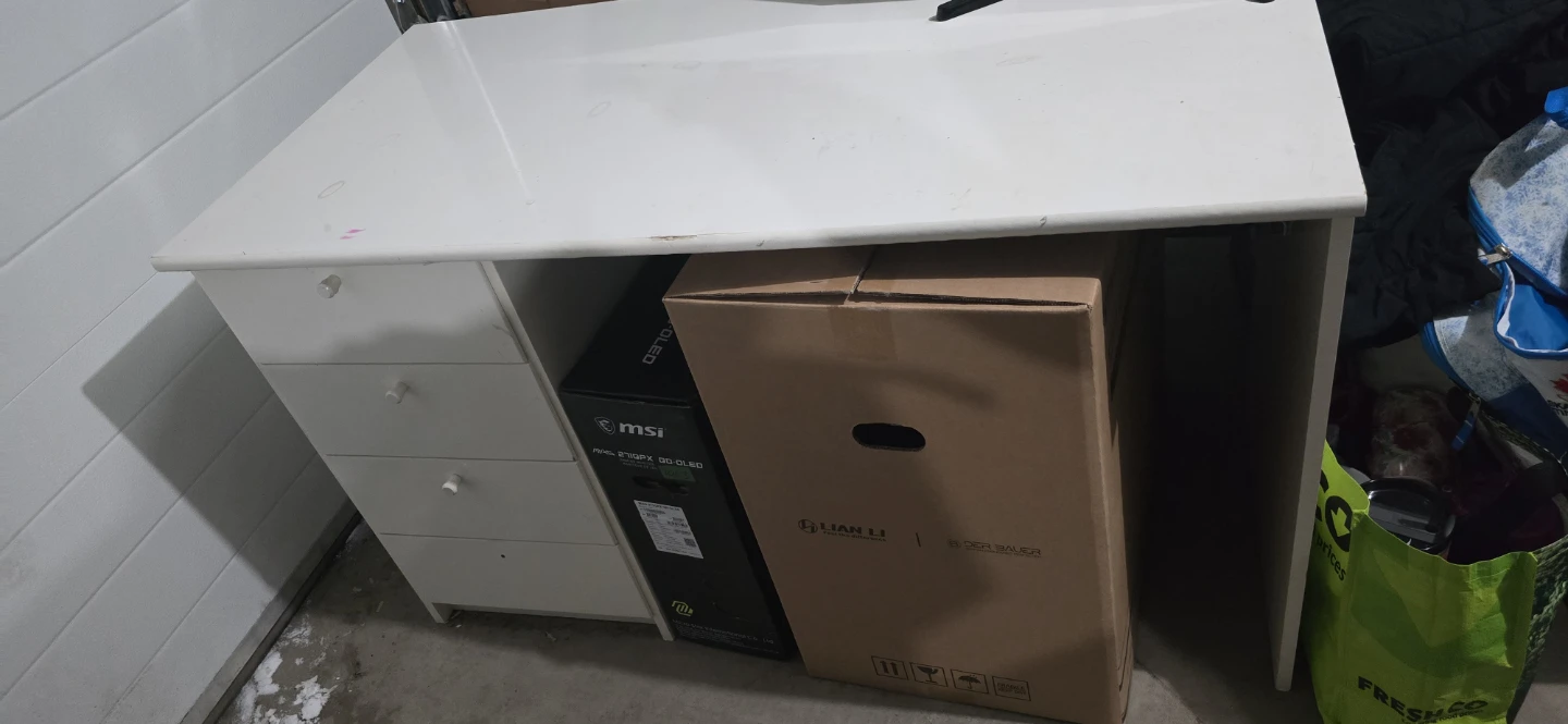 White 4 drawer Desk - photo 3