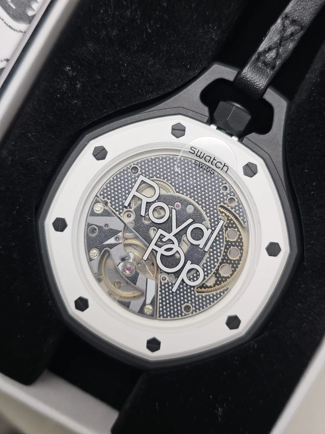 AP Swatch Royal Pop - photo 3
