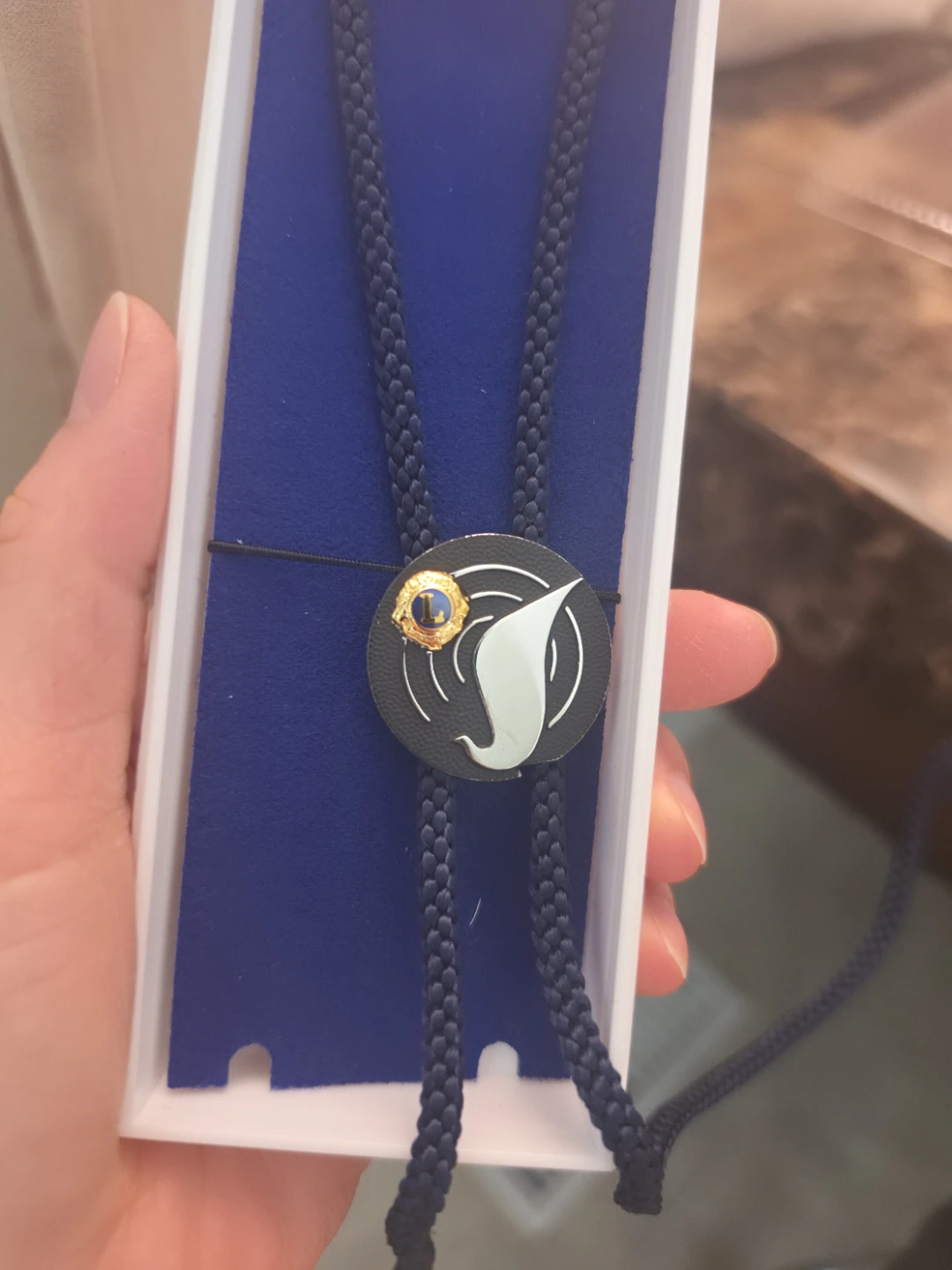Brand New Shoestring Necktie Cool Charm Engraved Pendant - photo 2