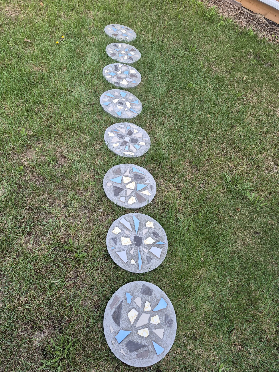 Handmade Mosaic Stepping Stones - photo 4