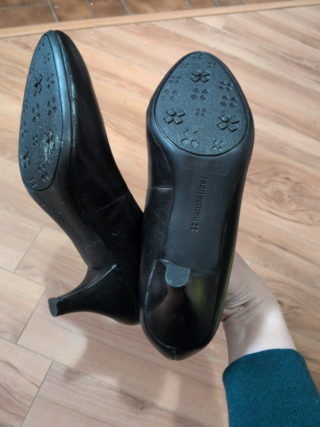Naturalizer Black Leather Heels Size 8 - photo 2