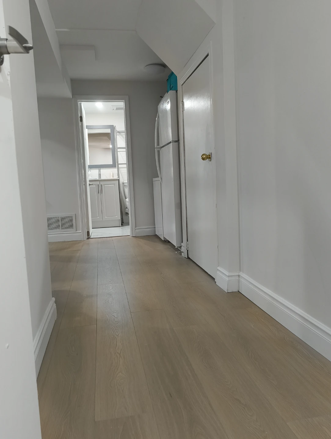 One bedroom basement with seprate entrance and a parking - photo 4