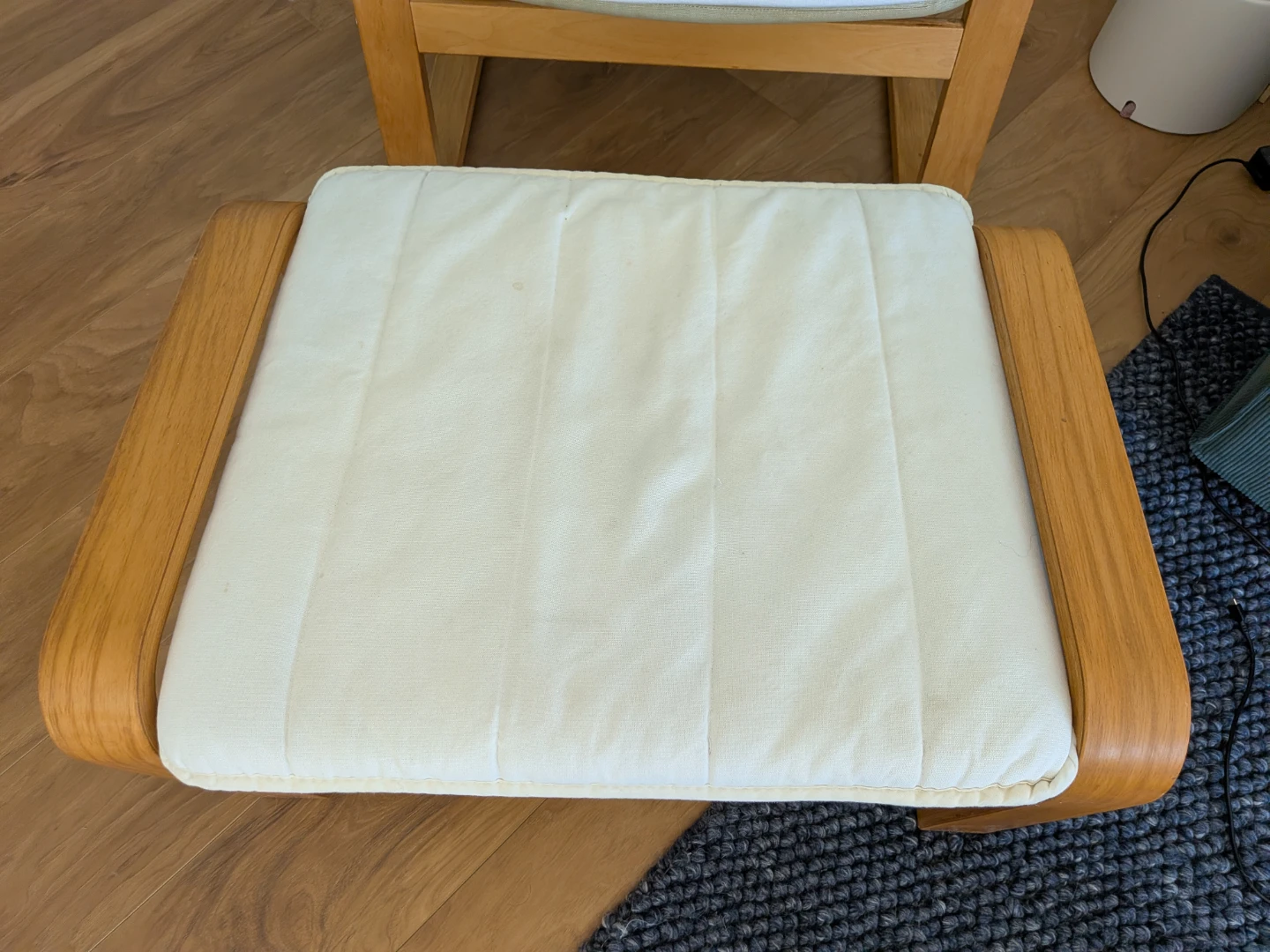 White Padded Lounge Chair with Ottoman - photo 3