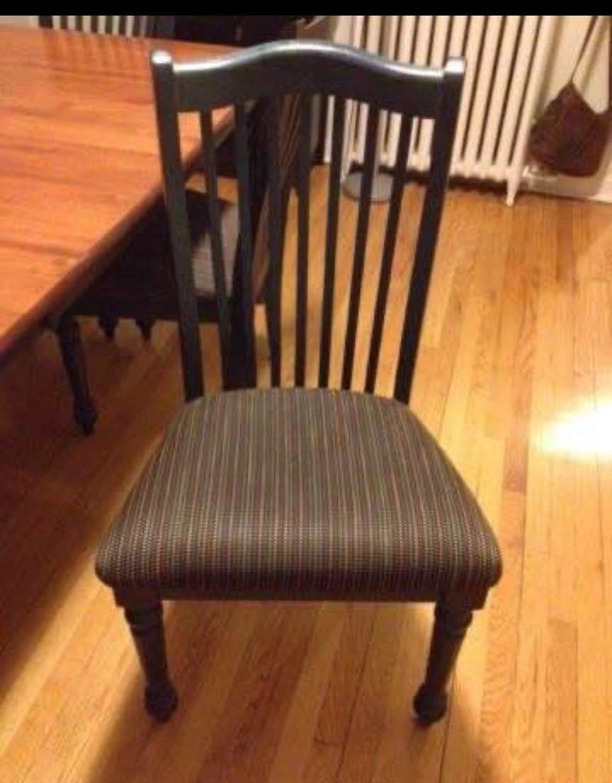 Solid Table, Chairs and extension leaf - photo 2