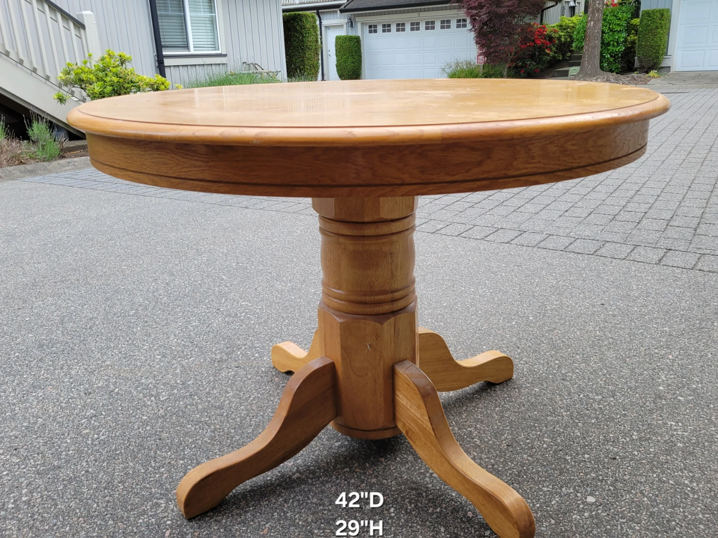 Round Oak Pedestal Dining Table