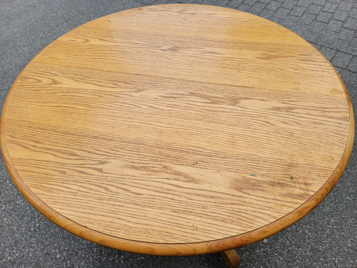 Round Oak Pedestal Dining Table - photo 3