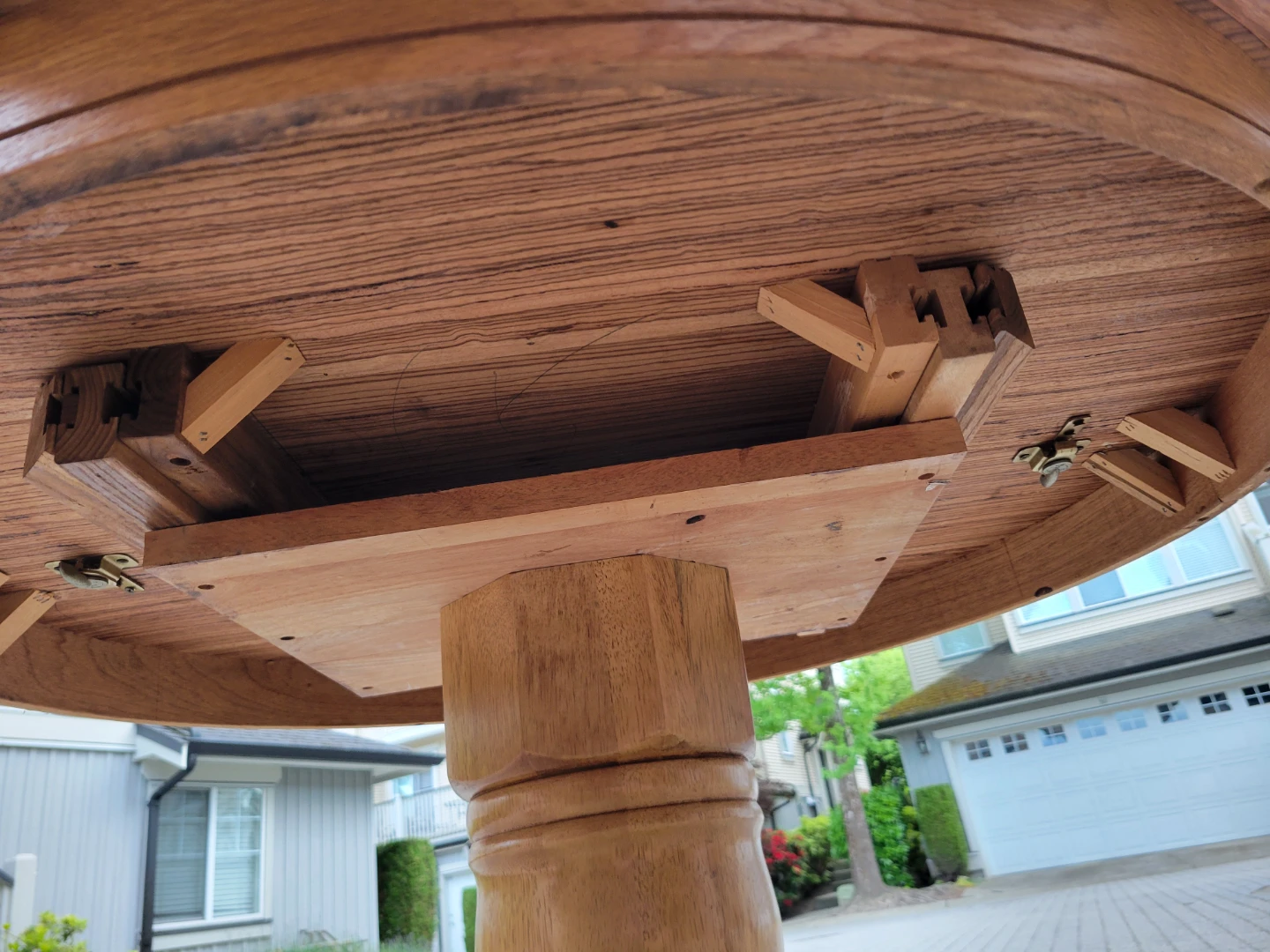 Round Oak Pedestal Dining Table - photo 4