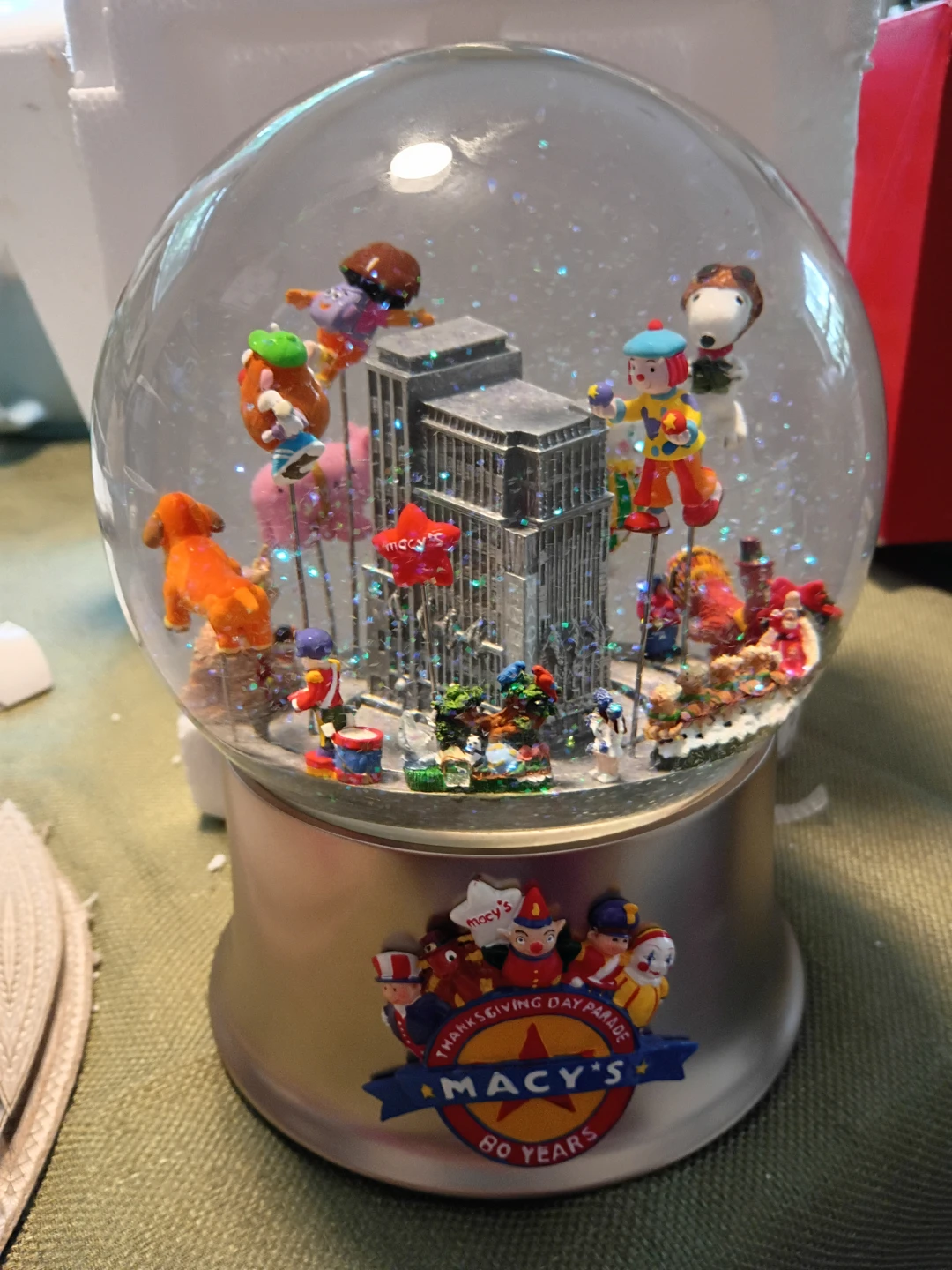 Macy's Thanksgiving Day Parade Musical Waterglobe - 80 Years - photo 2