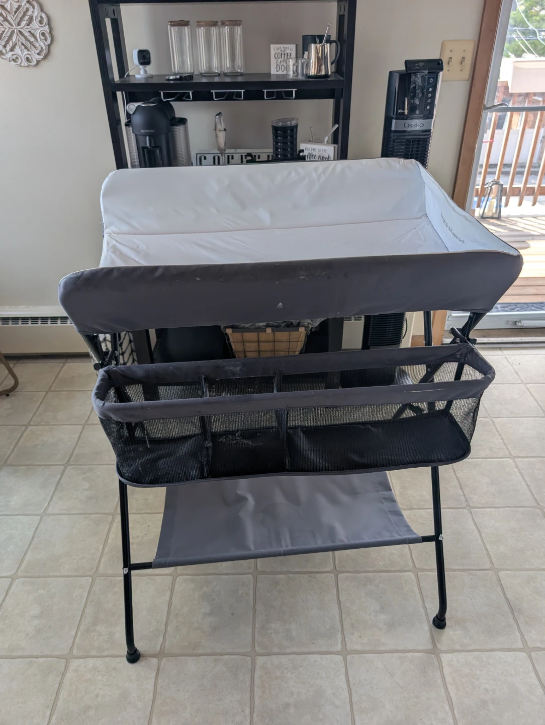 Portable changing table - photo 3