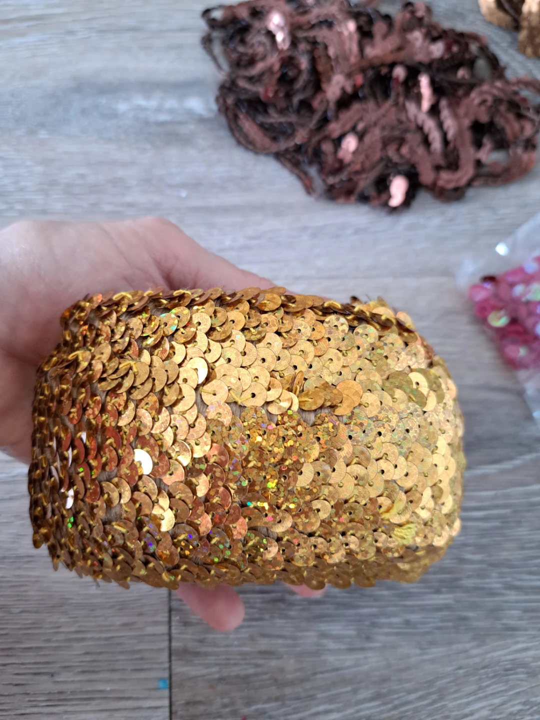 over 105 meters of high quality sequins in assorted colors. - photo 2