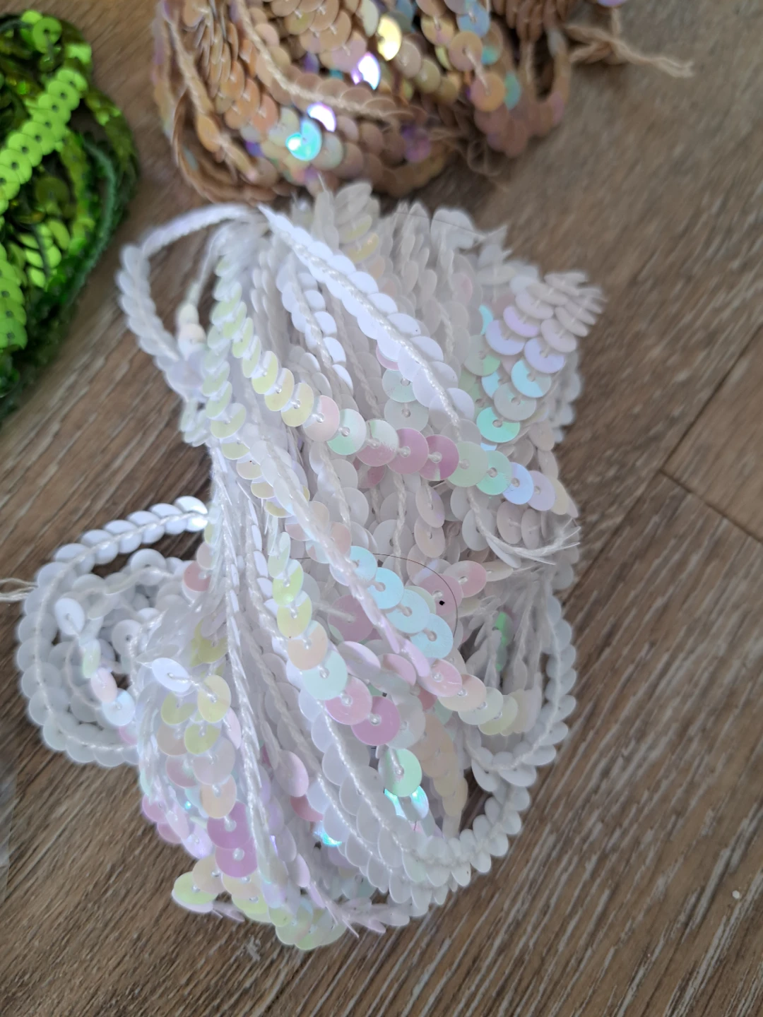 over 105 meters of high quality sequins in assorted colors. - photo 3