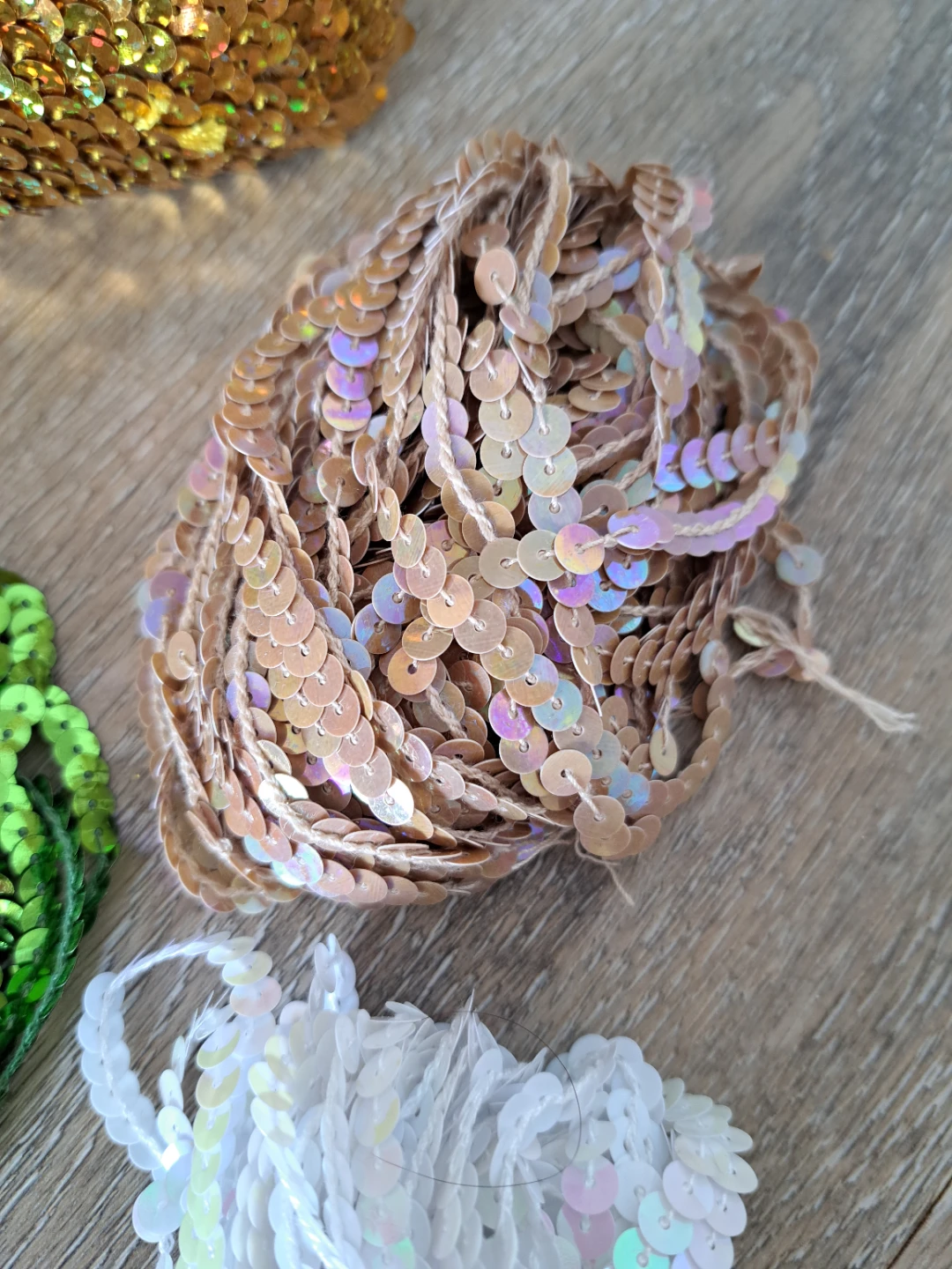 over 105 meters of high quality sequins in assorted colors. - photo 4