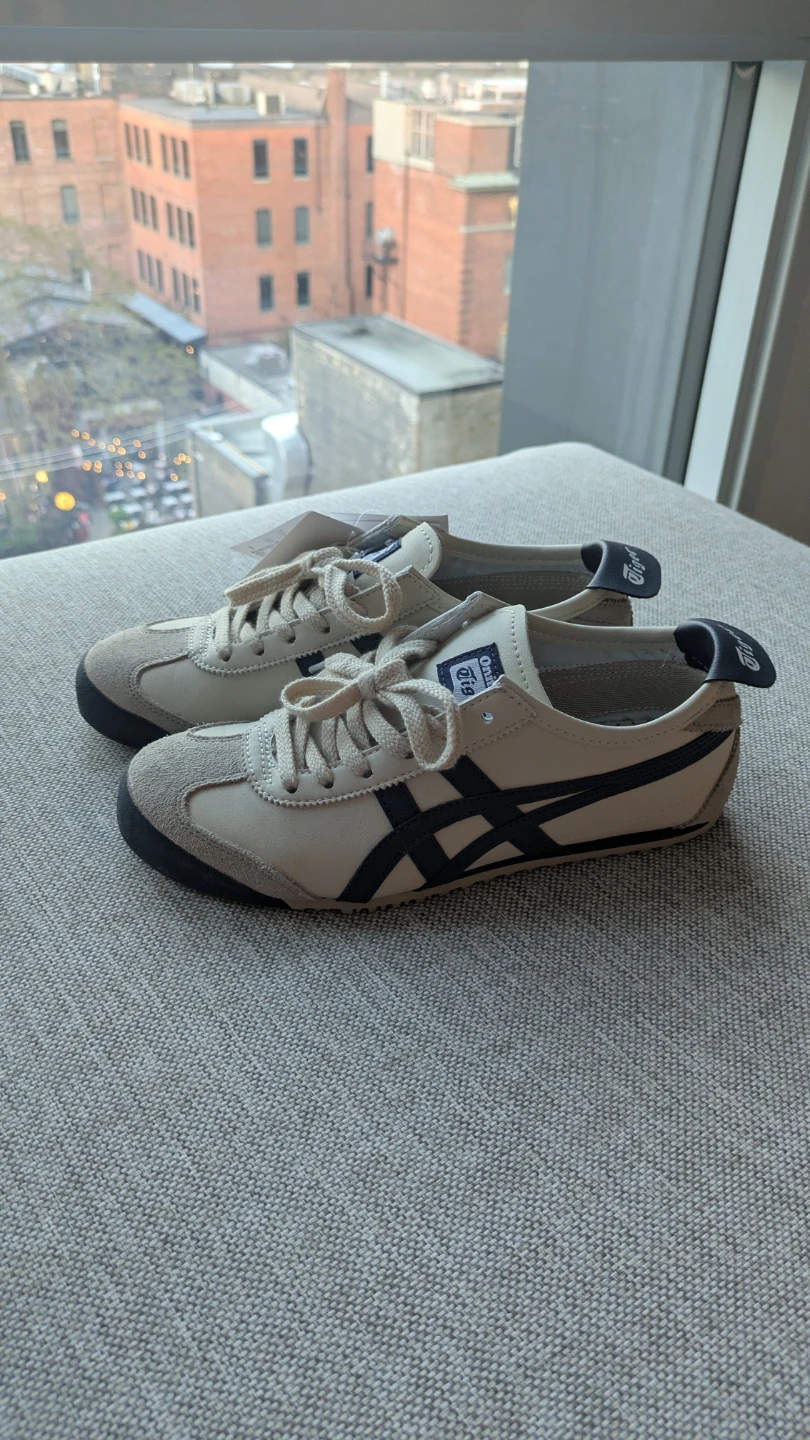 New Onitsuka Tiger Cream/Navy Sneakers Woman's 7